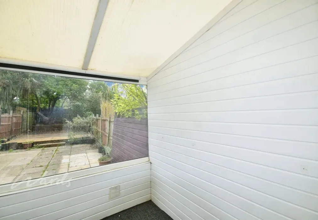 Chilton sun room use - Chilton Lane Ramsgate CT11 - Wards of Kent