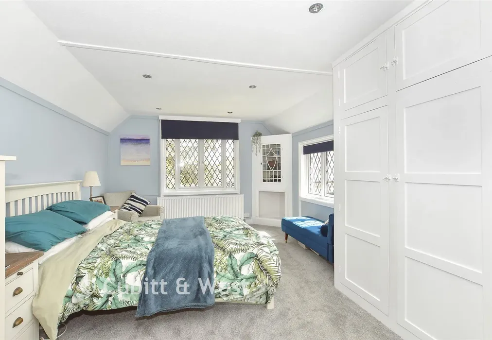 Bedroom 1 - Hempstead Lane, Uckfield, East Sussex - Wards of Kent