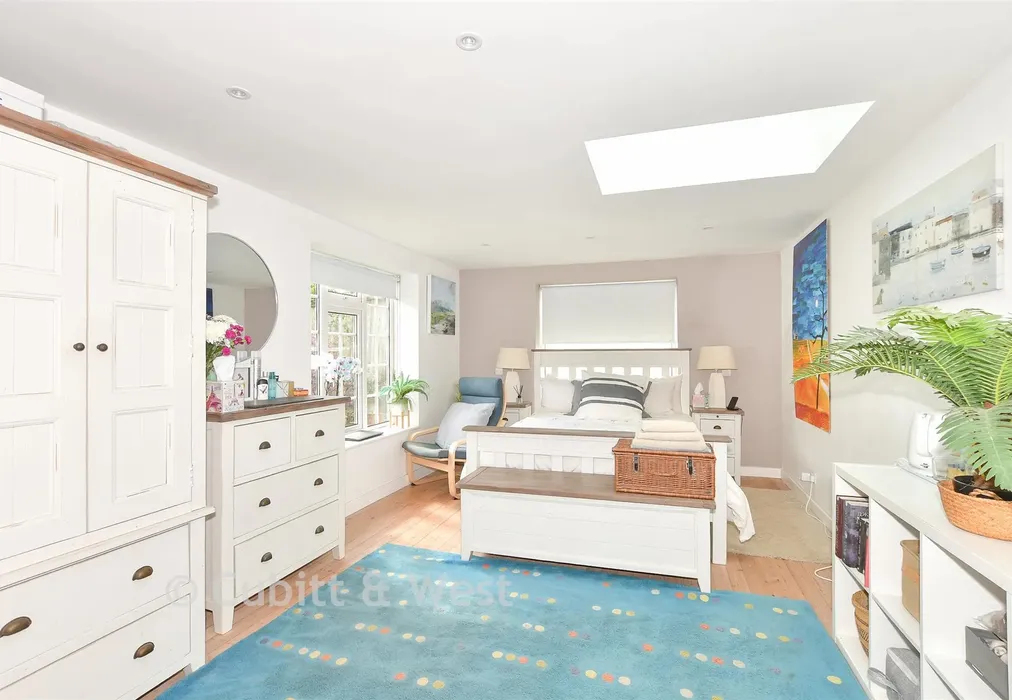 Bedroom 2 - Hempstead Lane, Uckfield, East Sussex - Wards of Kent
