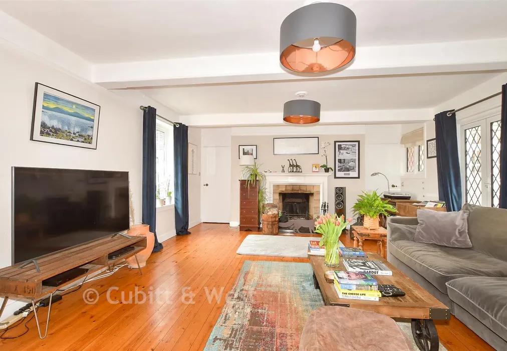 Living Room - Hempstead Lane, Uckfield, East Sussex - Wards of Kent