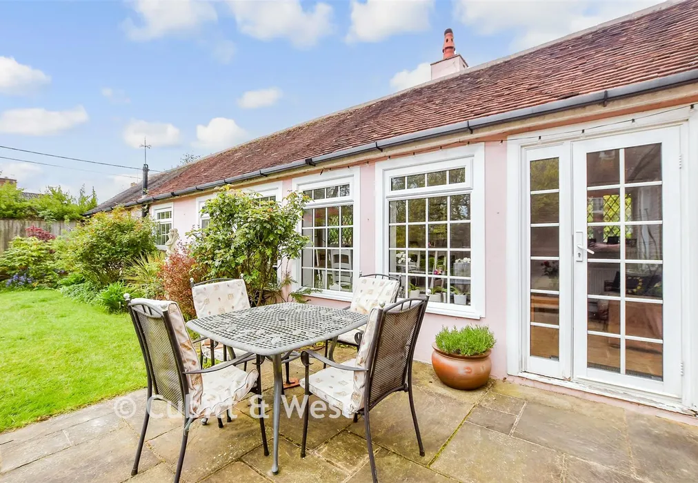 Front Garden - Hempstead Lane, Uckfield, East Sussex - Wards of Kent