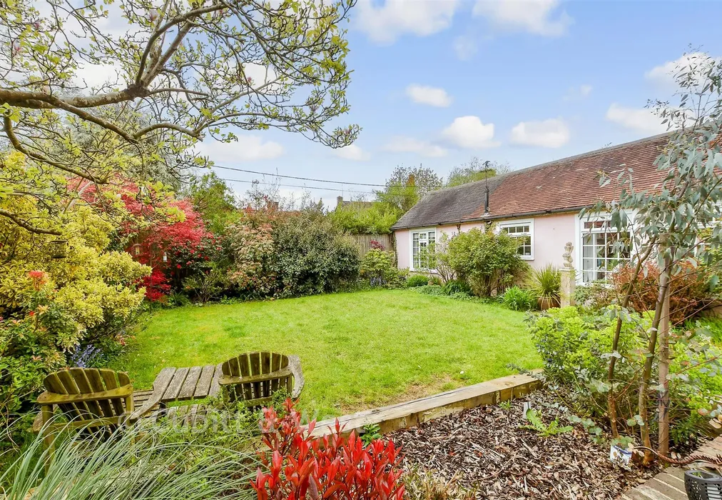 Front Garden - Hempstead Lane, Uckfield, East Sussex - Wards of Kent