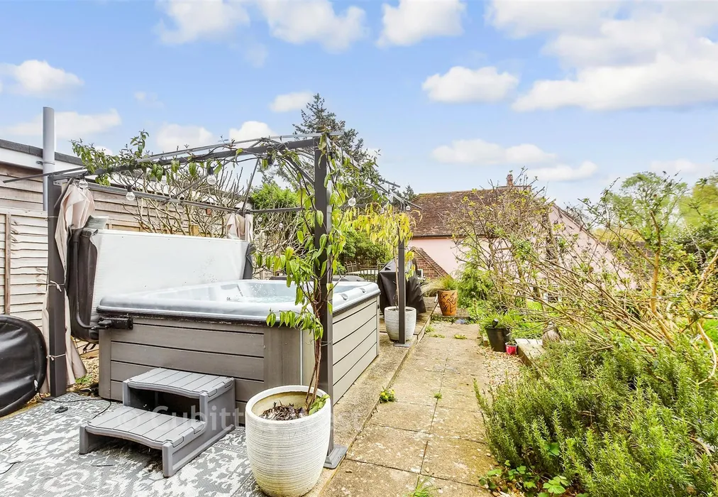 Rear Garden - Hempstead Lane, Uckfield, East Sussex - Wards of Kent