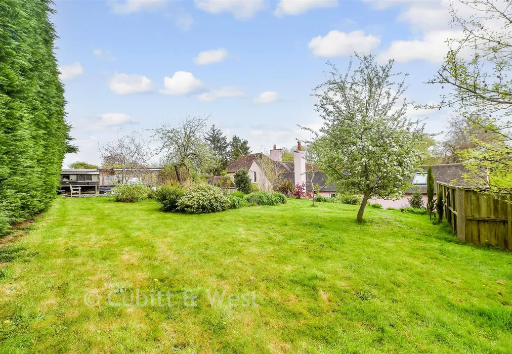 Rear Garden - Hempstead Lane, Uckfield, East Sussex - Wards of Kent