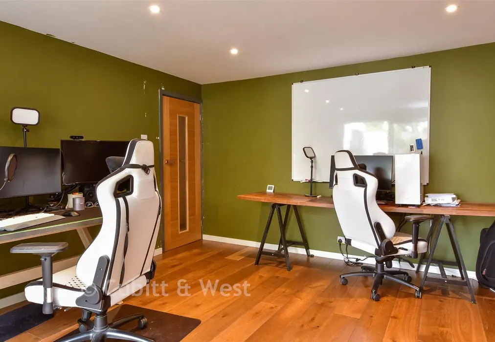 Bedroom 3 - The Brow, Woodingdean, Brighton, East Sussex - Wards of Kent