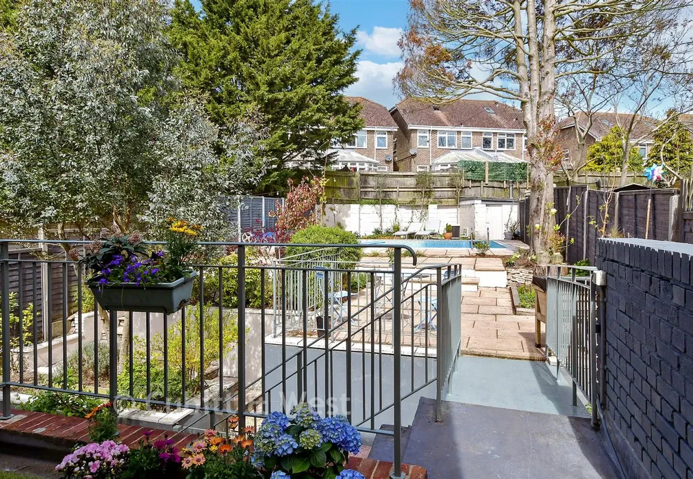 Rear Garden - The Brow, Woodingdean, Brighton, East Sussex - Wards of Kent