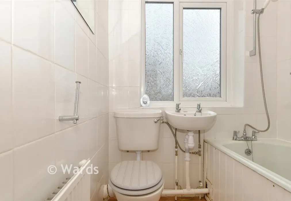 Bathroom - Lower Twydall Lane, Twydall, Gillingham, Kent - Wards of Kent