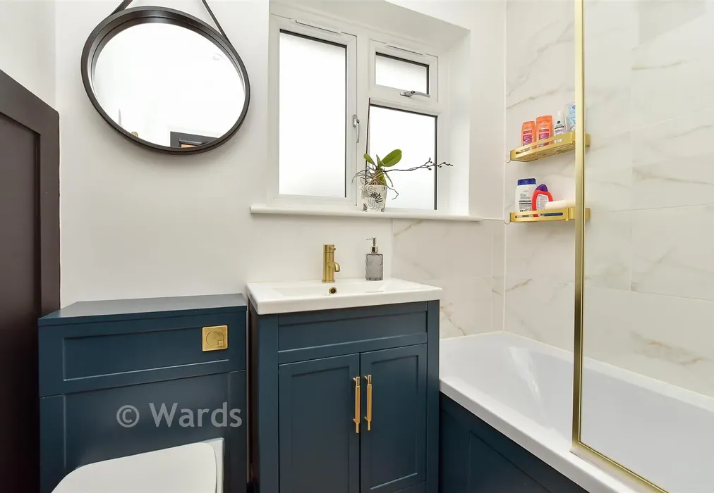 Bathroom - Leeward Road, Rochester, Medway - Wards of Kent