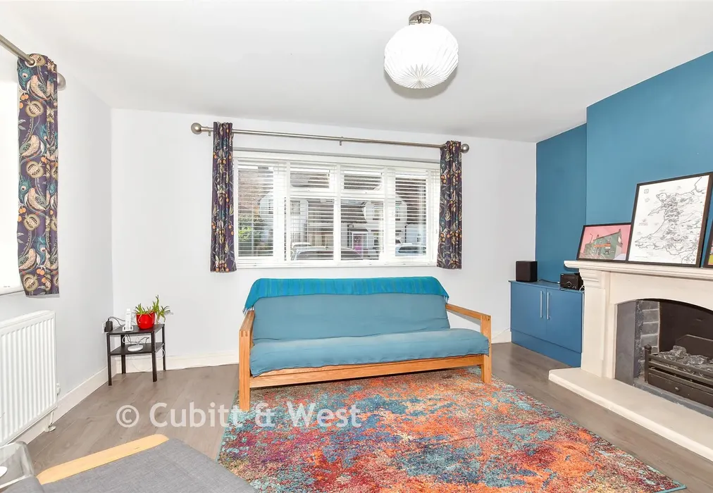 Lounge - Eastney Farm Road, Southsea, Hampshire - Wards of Kent