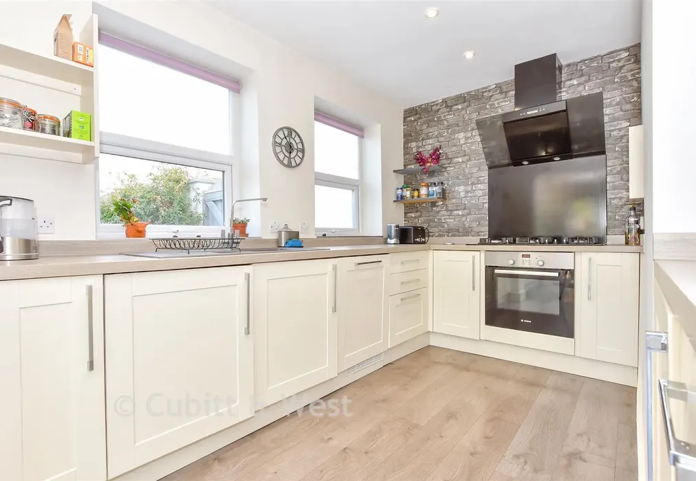 Kitchen - Eastney Farm Road, Southsea, Hampshire - Wards of Kent