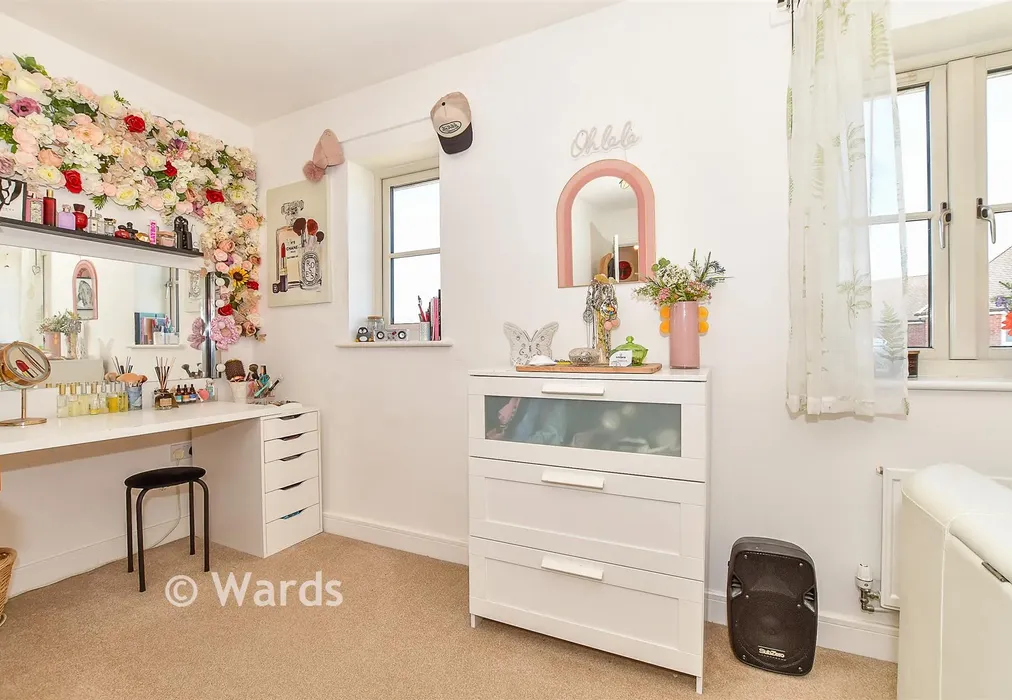 Bedroom 1 - Halden Field, Rolvenden, Cranbrook, Kent - Wards of Kent