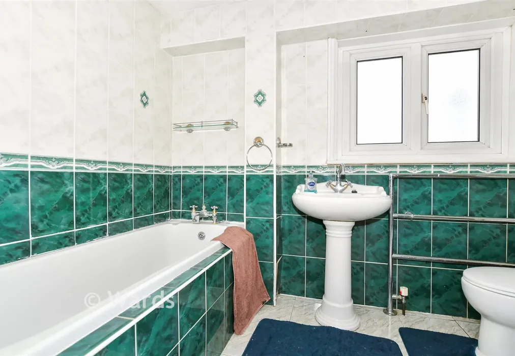 Bathroom - Loose Road, Maidstone, Kent - Wards of Kent