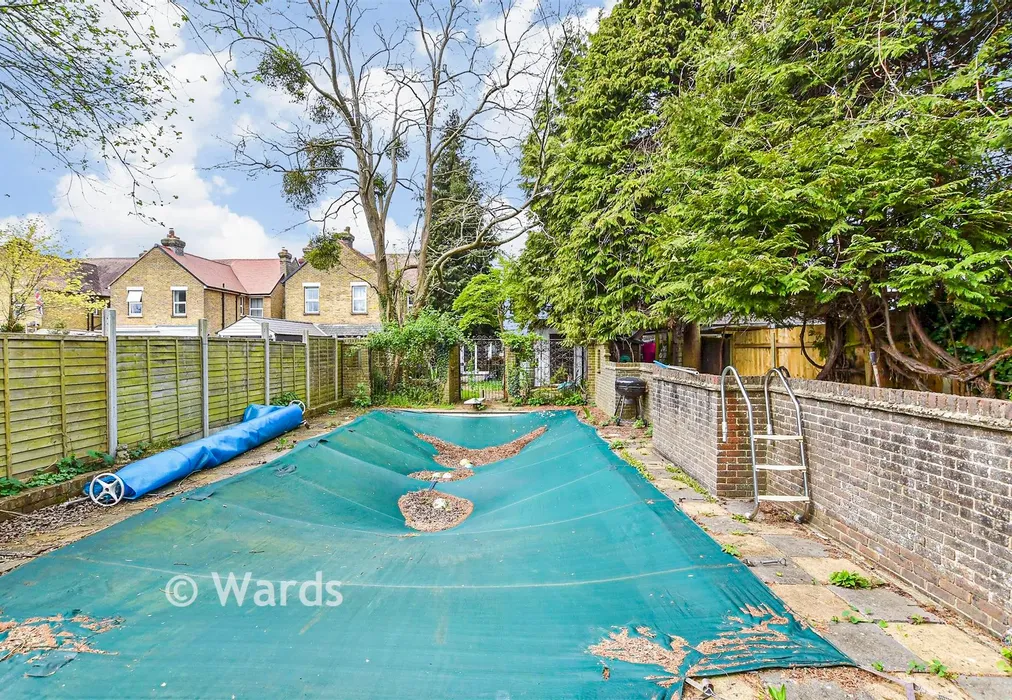 Workshop/Outbuildings - Loose Road, Maidstone, Kent - Wards of Kent