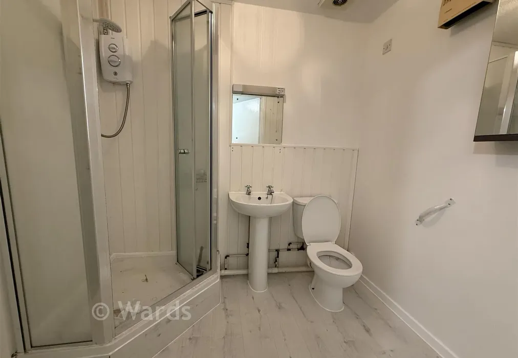 Bathroom - Hopewell Drive, Chatham, Kent - Wards of Kent