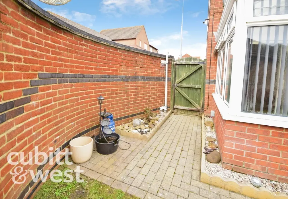  - AVAILABLE WITH NO DEPOSIT Althorpe Drive Portsmouth PO3 - Wards of Kent