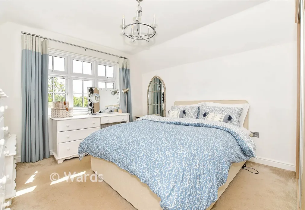 Bedroom 1 - Great Threads, Staplehurst, Kent - Wards of Kent