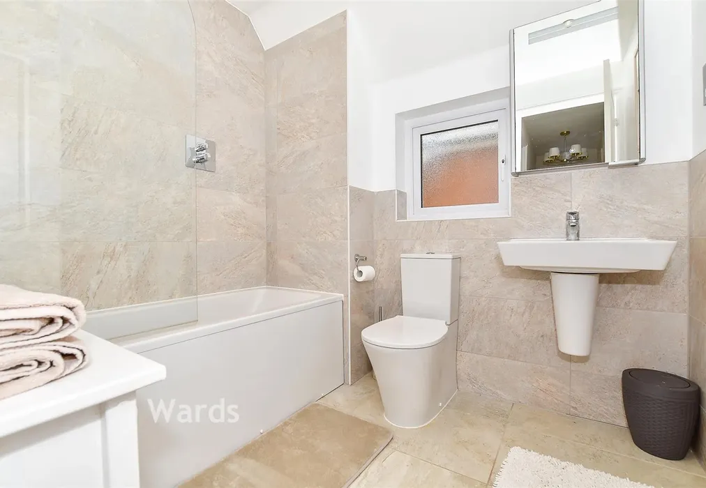 Bathroom - Great Threads, Staplehurst, Kent - Wards of Kent