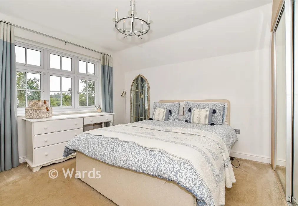 Bedroom 1 - Great Threads, Staplehurst, Kent - Wards of Kent