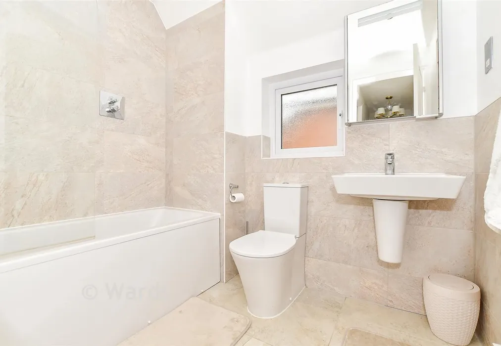 Bathroom - Great Threads, Staplehurst, Kent - Wards of Kent