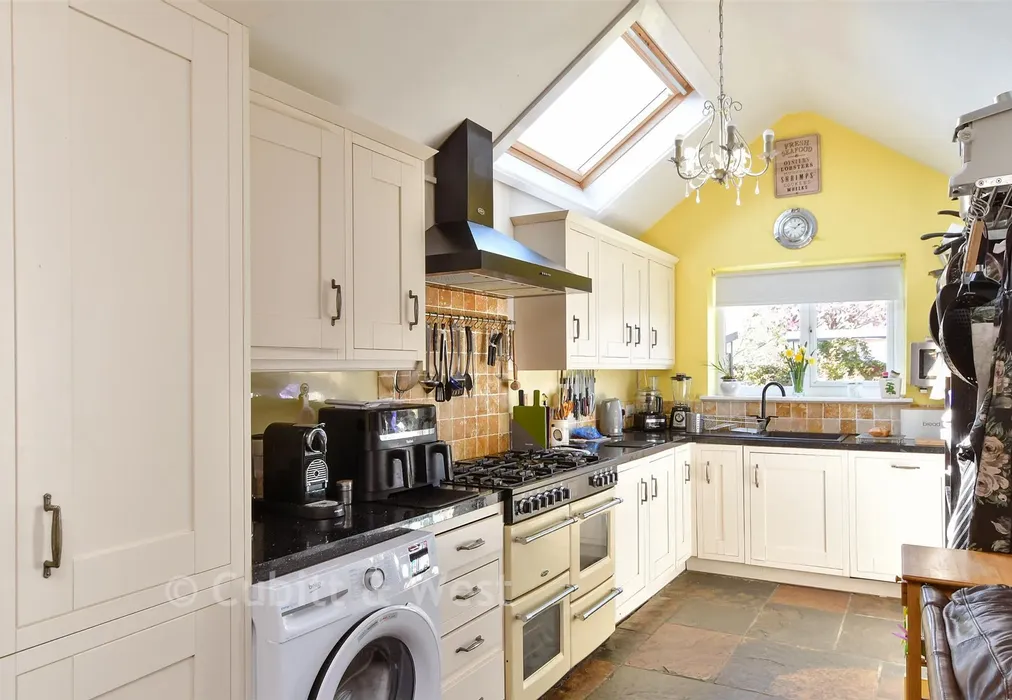 Kitchen/ Lounge/ Diner - Keymer Avenue, Peacehaven, East Sussex - Wards of Kent