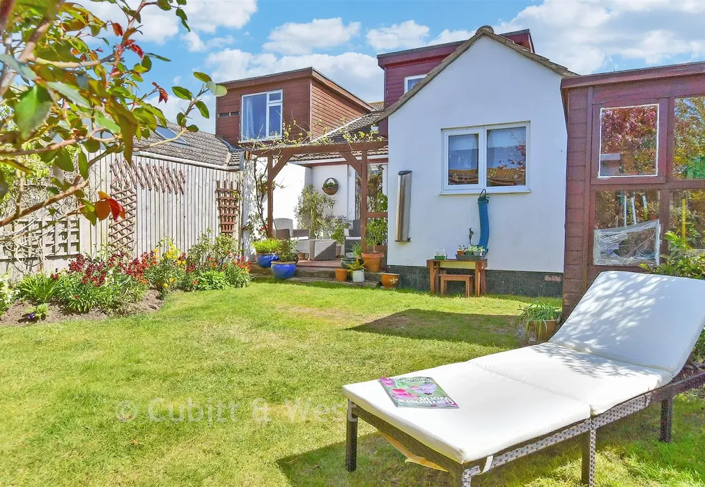 External Lifestyle Photograph - Keymer Avenue, Peacehaven, East Sussex - Wards of Kent