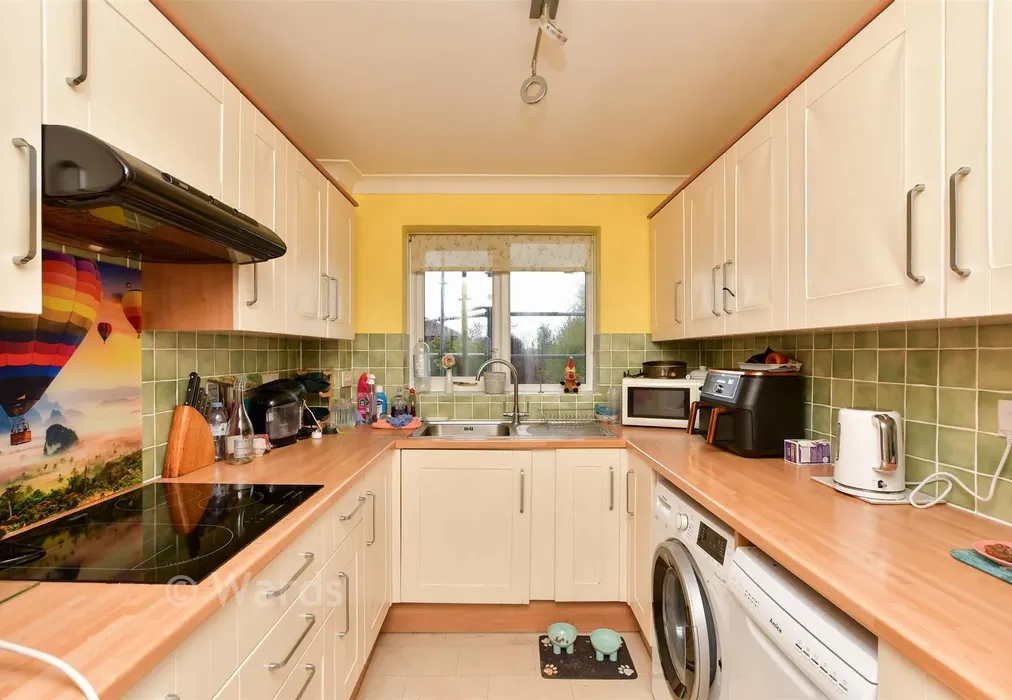 Kitchen - Lyell Road, Birchington, Kent - Wards of Kent