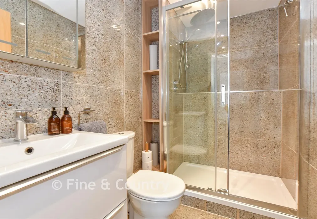 En-Suite Shower Room - York Avenue, East Cowes, Isle of Wight - Wards of Kent