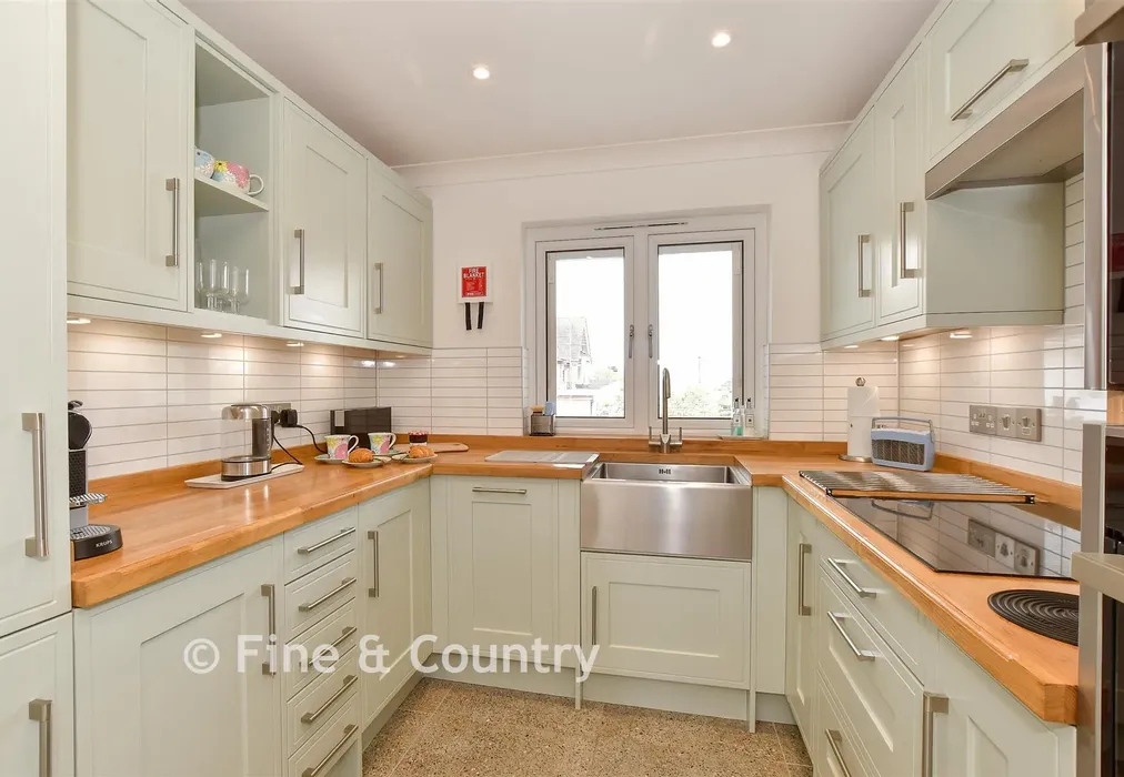 Kitchen - York Avenue, East Cowes, Isle of Wight - Wards of Kent