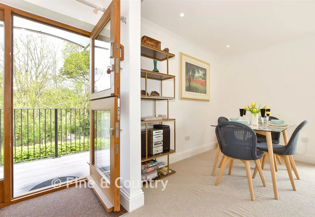 Internal Lifestyle Photograph - York Avenue, East Cowes, Isle of Wight - Wards of Kent