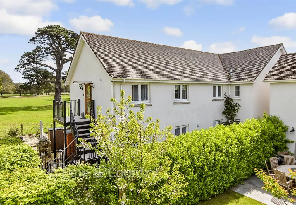 Front Elevation - York Avenue, East Cowes, Isle of Wight - Wards of Kent