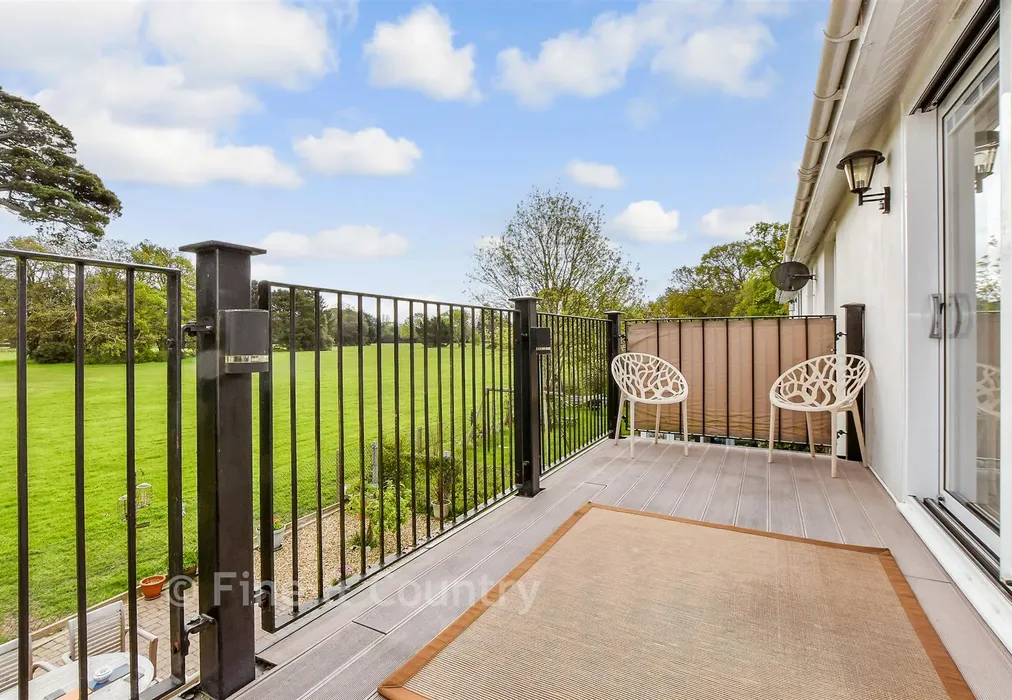 Balcony - York Avenue, East Cowes, Isle of Wight - Wards of Kent