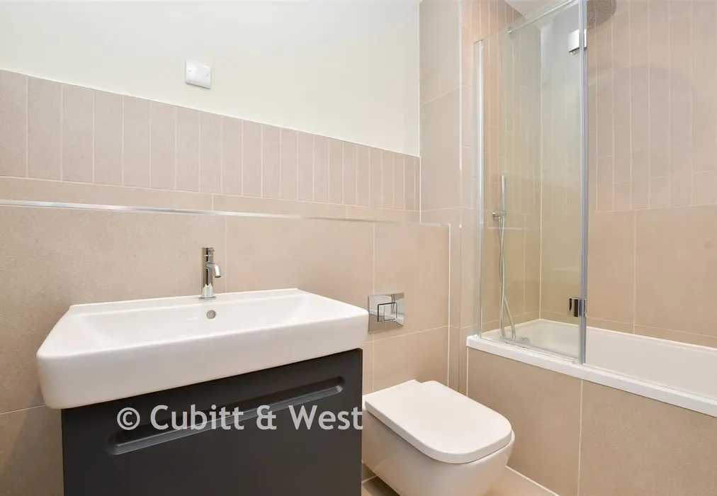 Bathroom - Prospect House, Outwood Lane, Chipstead, Surrey - Wards of Kent
