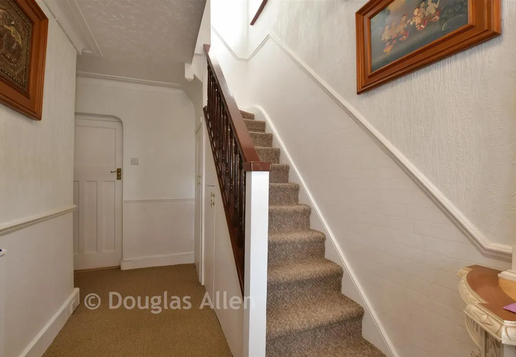 Hallway - Wennington Road, Rainham, Essex - Wards of Kent