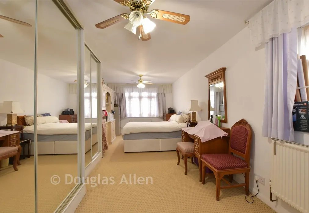 Family Room - Wennington Road, Rainham, Essex - Wards of Kent