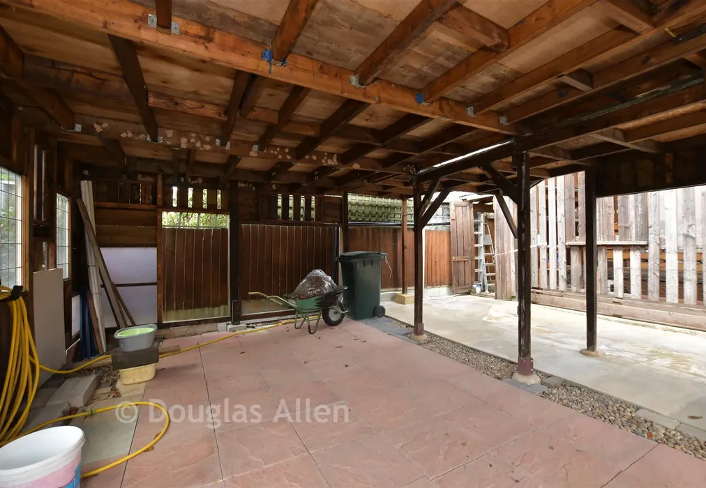 Covered Patio - Wennington Road, Rainham, Essex - Wards of Kent