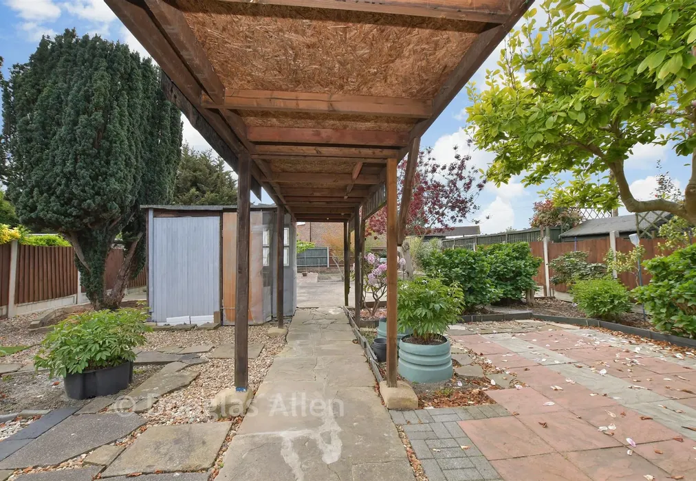 Rear Garden - Wennington Road, Rainham, Essex - Wards of Kent