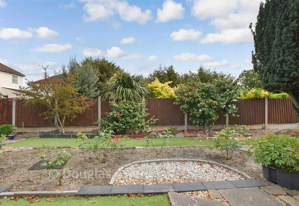 Rear Garden - Wennington Road, Rainham, Essex - Wards of Kent
