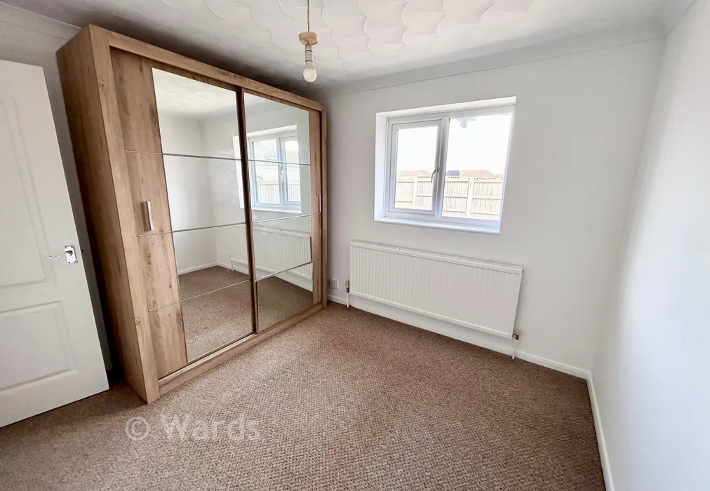 Bedroom 1 - Lade Fort Crescent, Lydd On Sea, Kent - Wards of Kent