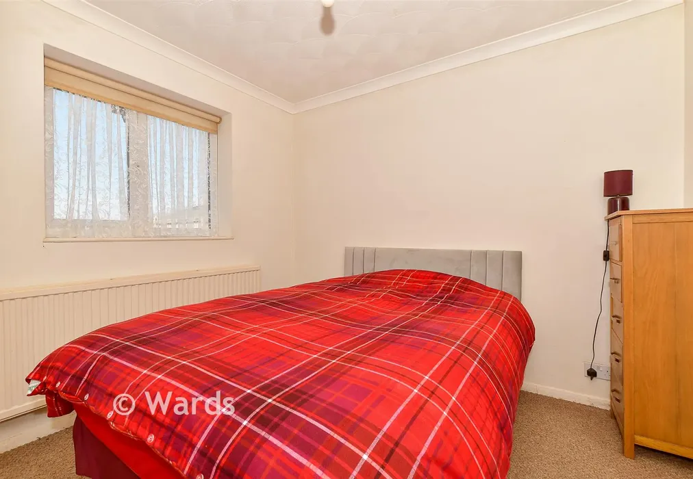Bedroom 1 - Lade Fort Crescent, Lydd On Sea, Kent - Wards of Kent