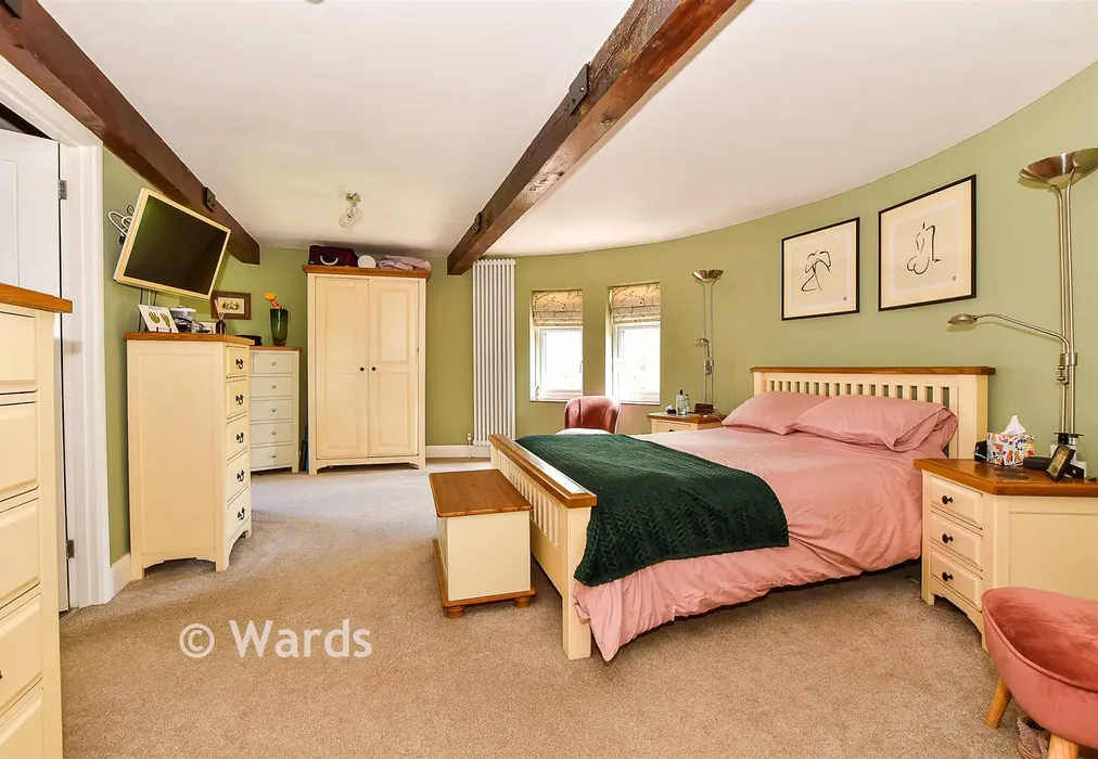 Bedroom 1 - Mill Lane, Yalding, Maidstone, Kent - Wards of Kent