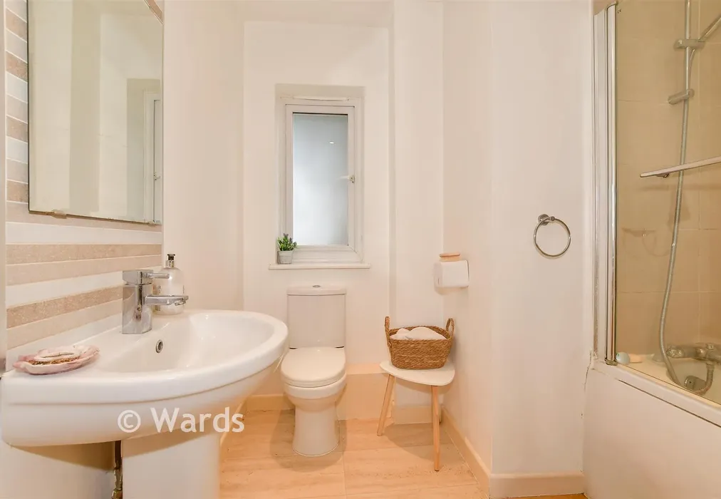 Bathroom - The Sycamores, Hersden, Kent - Wards of Kent