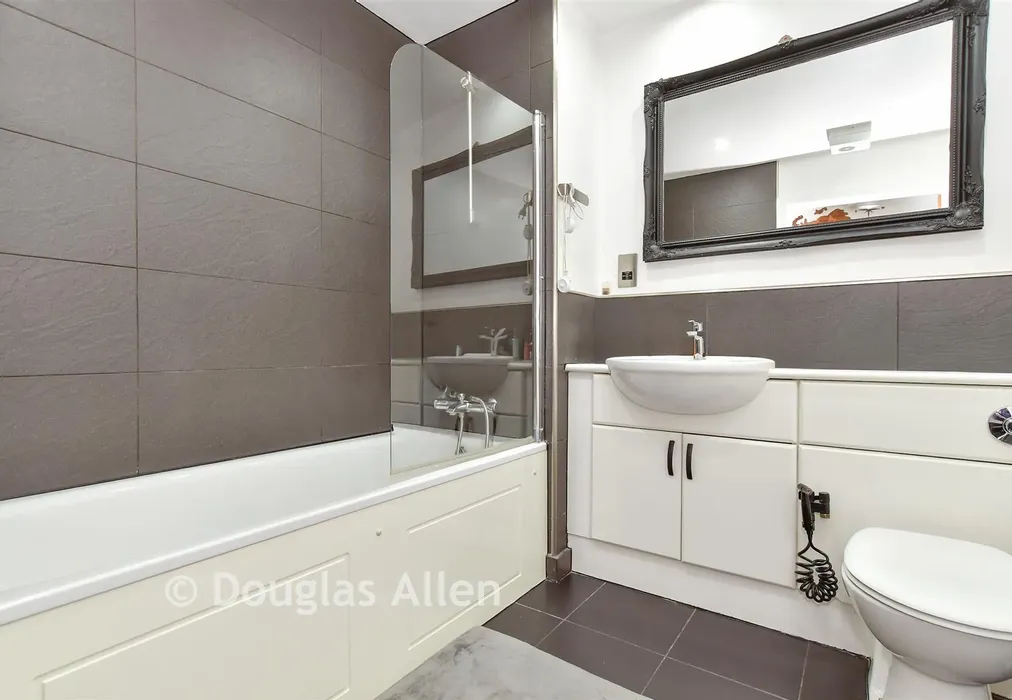 Bathroom - Spring Place, Barking, Essex - Wards of Kent