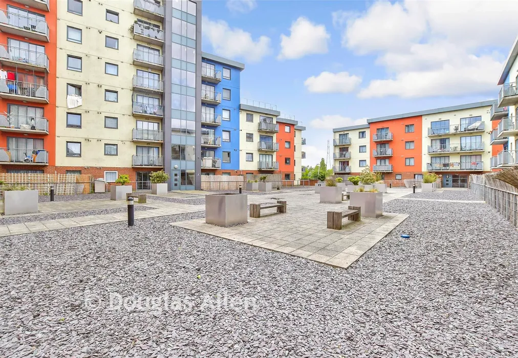 Communal Gardens - Spring Place, Barking, Essex - Wards of Kent