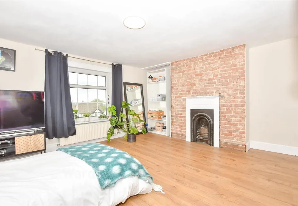 Bedroom 4 - Loose Road, Maidstone, Kent - Wards of Kent