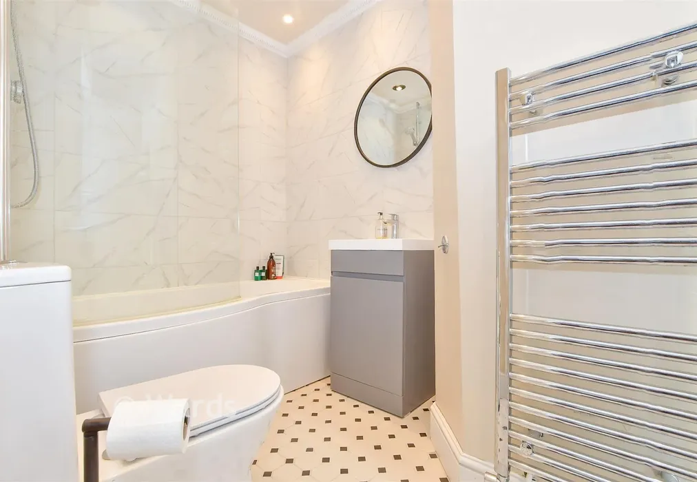 Bathroom - Loose Road, Maidstone, Kent - Wards of Kent