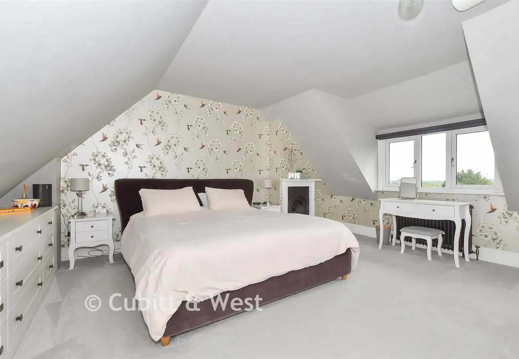 Bedroom 1 - College Lane, East Grinstead, West Sussex - Wards of Kent
