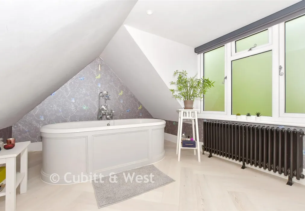 Bathroom - College Lane, East Grinstead, West Sussex - Wards of Kent