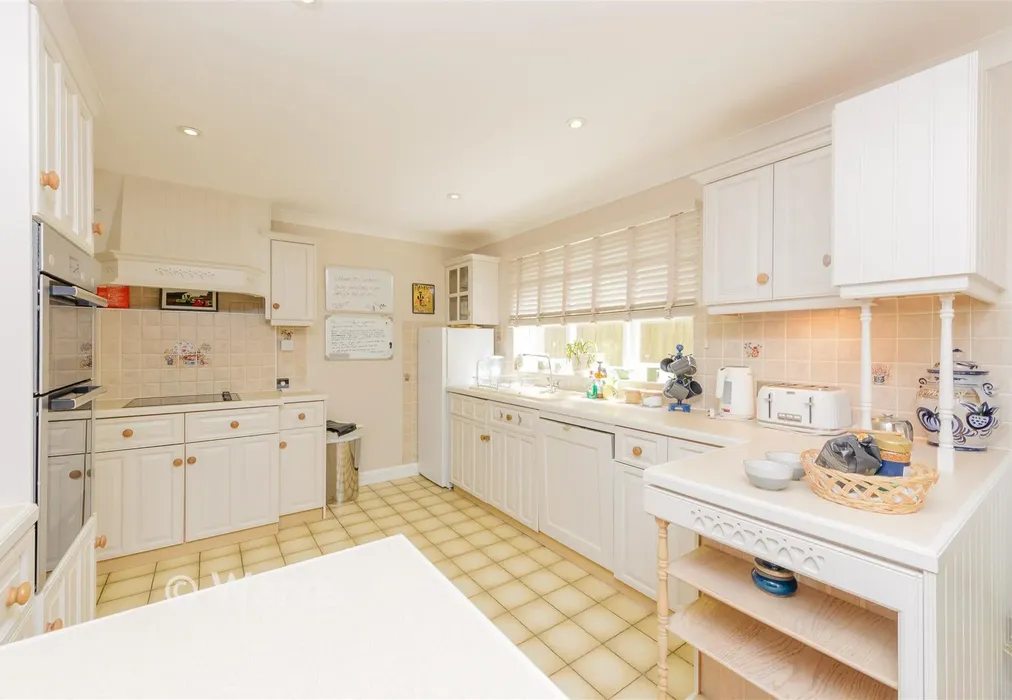 Kitchen/Diner - Kingsingfield Road, West Kingsdown, Sevenoaks, Kent - Wards of Kent