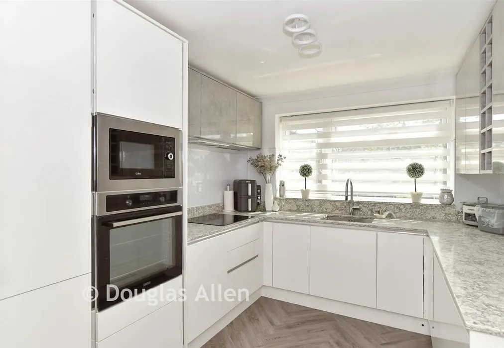 Kitchen - Elder Avenue, Wickford, Essex - Wards of Kent
