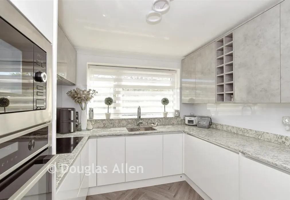 Kitchen - Elder Avenue, Wickford, Essex - Wards of Kent